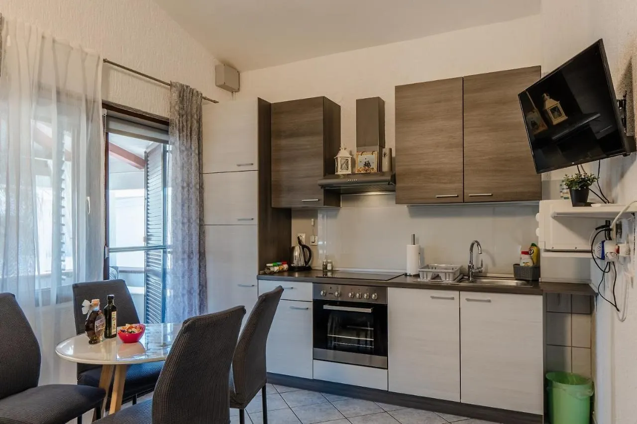 Apartments By The Sea Vir - 21489